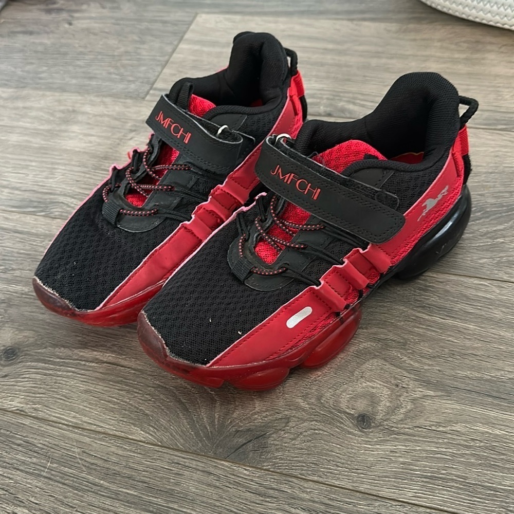 Mens Black and Red Sneakers size 35